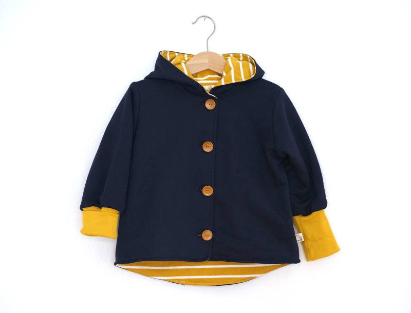 Wichteljacke Bio-Sweat Dunkelblau/Gelb Gr. 86/92 Wichteljacke Bio-Sweat Dunkelblau/Gelb Gr. 86/92 von emmiundlou