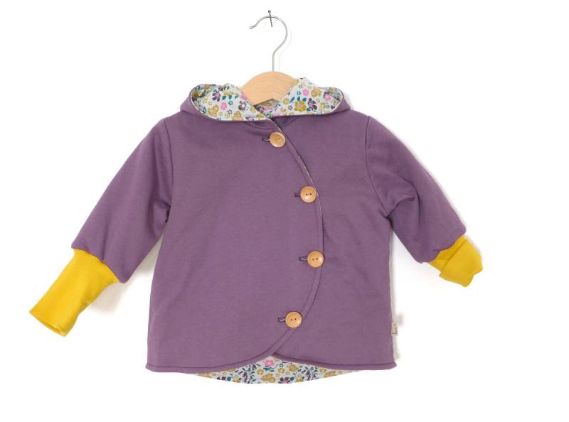 Wichteljacke Bio-Sweat Lila/Blümchen Gr. 86/92 Wichteljacke Bio-Sweat Lila/Blümchen Gr. 86/92 von emmiundlou