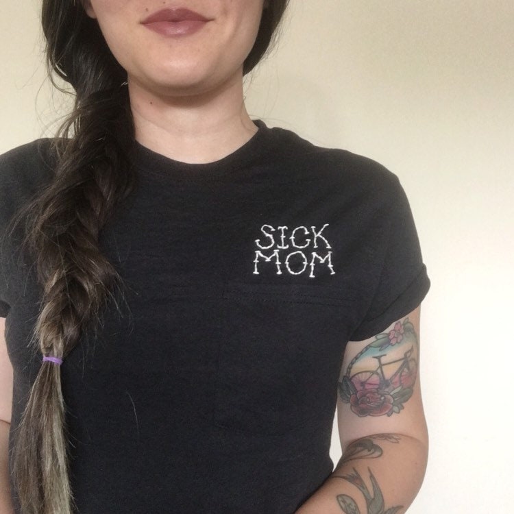 Sick Mom//Handbestickte Taschentee | Schwarz Sick Mom//Handbestickte Taschentee | Schwarz von emobroideryproject