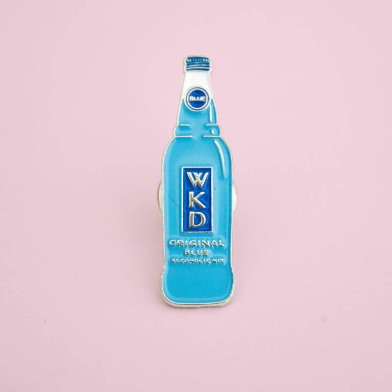 Blauer Wkd Alcohol Alcopop Emaille Pin von emodiary