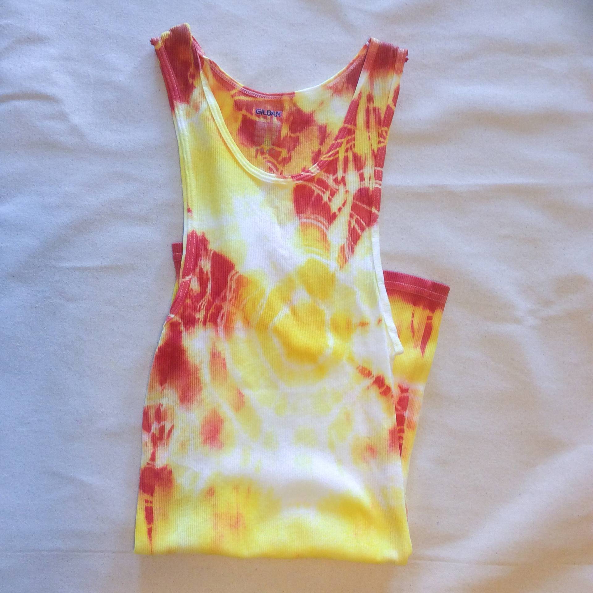 One Of A Kind Gelb Und Rot Batik T-Shirt von emporiomoffa