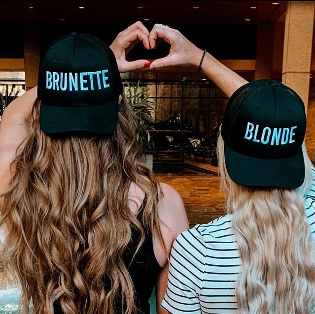 Blond Und Brünett Best Friends Mesh Zurück Trucker Hat Paar Bff Hats Mit Snapback von empowerprinting