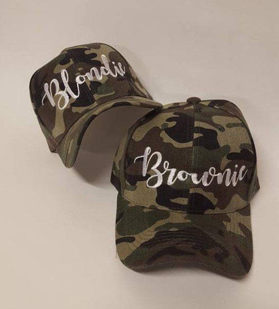Blondie & Brownie Camo Baseball Kappen Blond Und Braun Beste Freunde Strukturierte 6 Panel Caps Blondie & Brownie Camo Baseball Kappen Blond Und Braun Beste Freunde Strukturierte 6 Panel Caps von empowerprinting