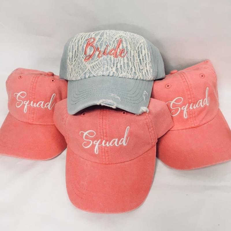 Braut Und Kader Unstrukturierte Dad Hut Junggesellinnenabschied Hüte Hochzeit Brautjungfern Geschenke Spitze-Denim-Braut-Hut von empowerprinting