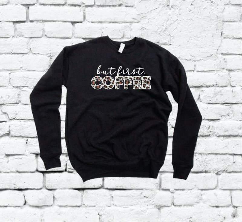 But First Coffee Pullover Leopard Latte Vibes Buffalo Karid Print Crewneck Sweatshirt von empowerprinting