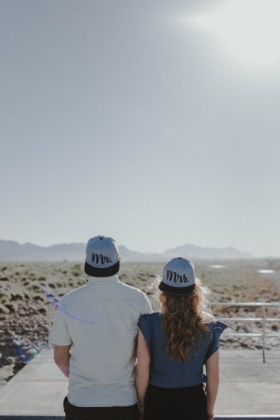 Mr. & Mrs. Snapbacks Custom Print Paar Snapback Mützen von empowerprinting