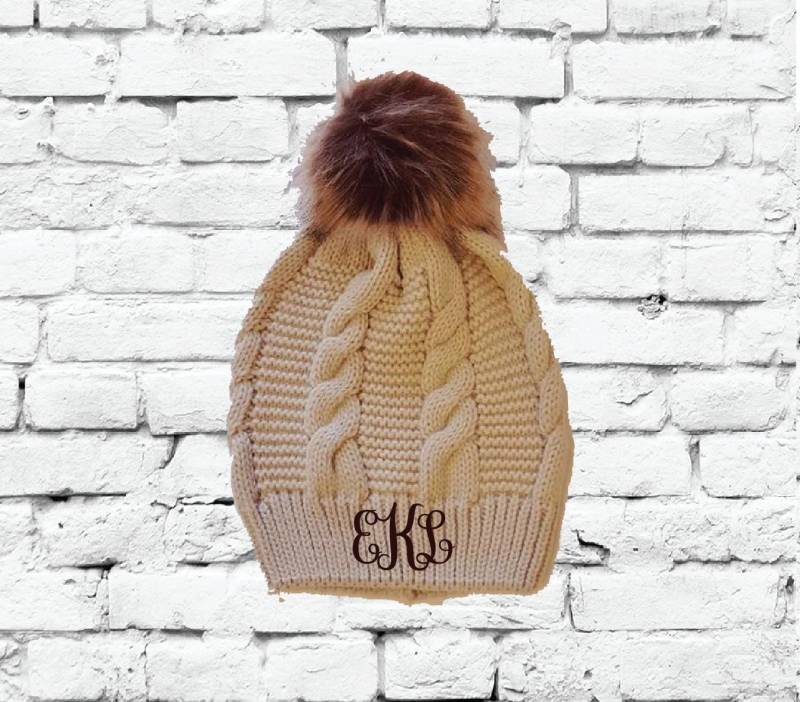 Pom Beanies Tan Cable Strickmütze Monogramm Mützen Beanie von empowerprinting