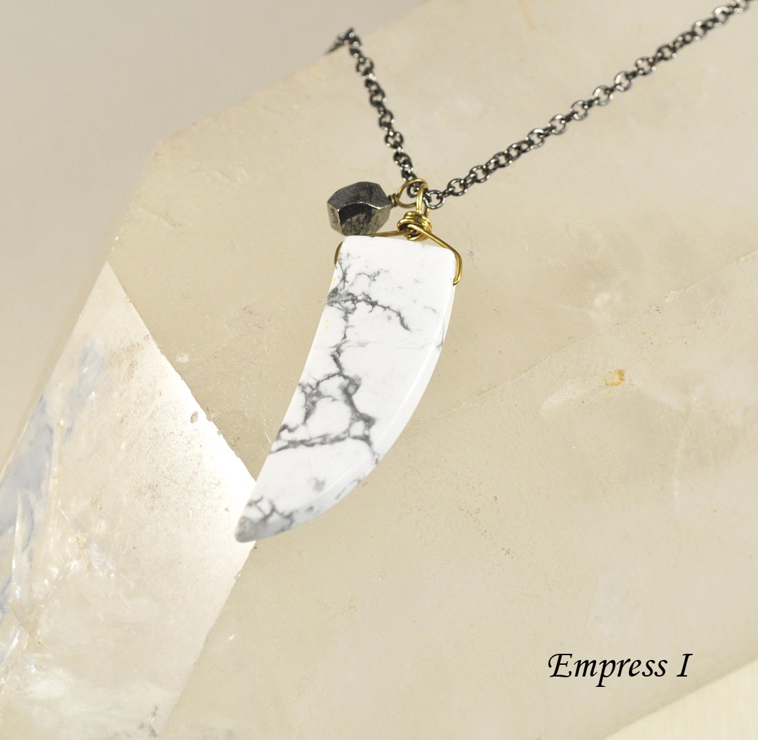 Howlith Stein Tusk, Pyrit, Lange Halskette Mit Rotguss Chain Fools Gold, Aura Reinigen, Boho, Trendy, Kommunikation, Energie, Geschenk von empressi