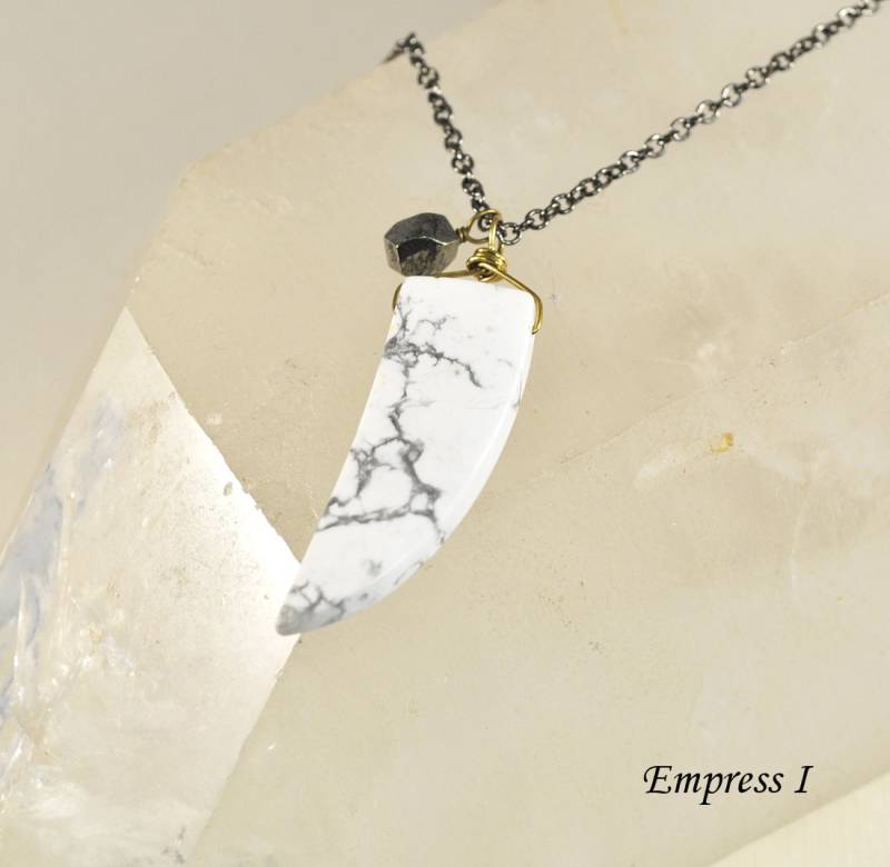 Howlith Stein Tusk, Tusk Halskette, Weisse Halskette Pyrit, Lange Rotguss Chain Fools Gold, Damen Schmuck, Unisex-Schmuck, Geschenk von empressi