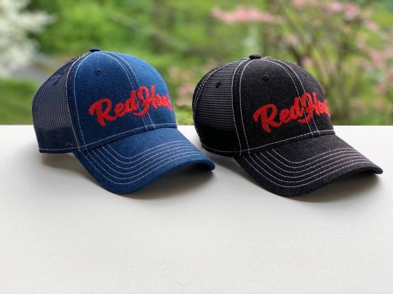 Roter Haken Trucker Style Hut, Brooklyn Viertel, Bestickte Mütze, Baseball Cap, Geschenk, New York von enamoobrooklyn