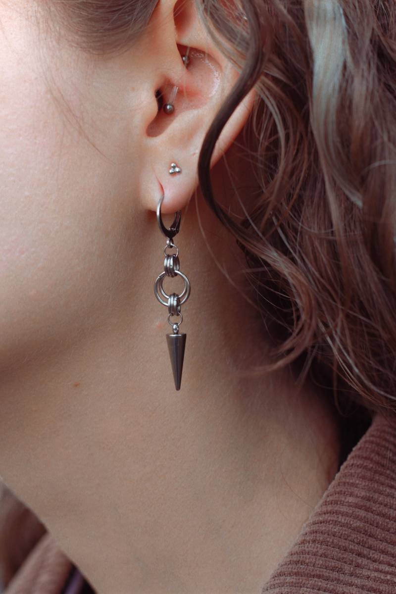 Kurze Doppelring Hängeohrringe Mit Spike | Einzeln/Paar | Silber Hoop Kettenhemd Ohrringe Im Gothic-Punk-Grunge-stil Edelstahl von endlesscircleJewelry