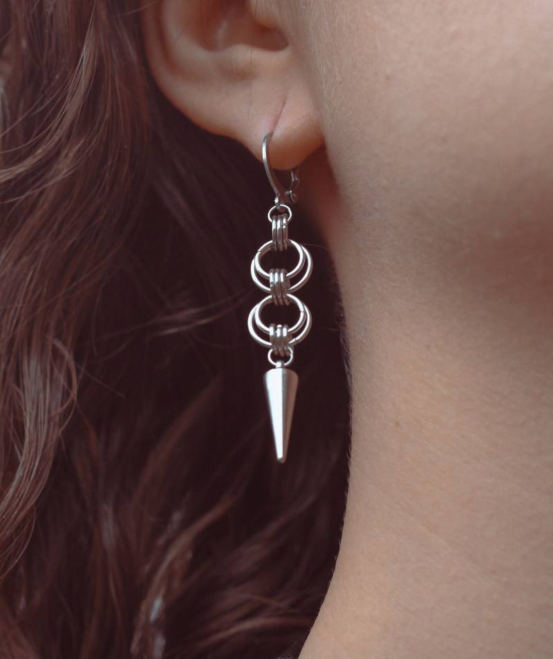 Lange Doppelring Hängeohrringe Mit Spike | Einzeln/Paar | Silber Hoop Kettenhemd Ohrringe Im Gothic-Punk-Grunge-stil Edelstahl Lange Doppelring Hängeohrringe Mit Spike | Einzeln/Paar | Silber Hoop Kettenhemd Ohrringe Im Gothic-Punk-Grunge-stil Edelstahl von endlesscircleJewelry