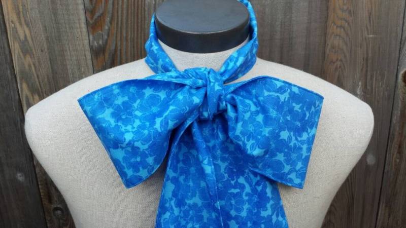 Upcycled Kleidung Mad Hatter Fliege, Alice Im Wunderland, Baumwolldruck Royalblau Kostüm Accessoire von enduredesigns