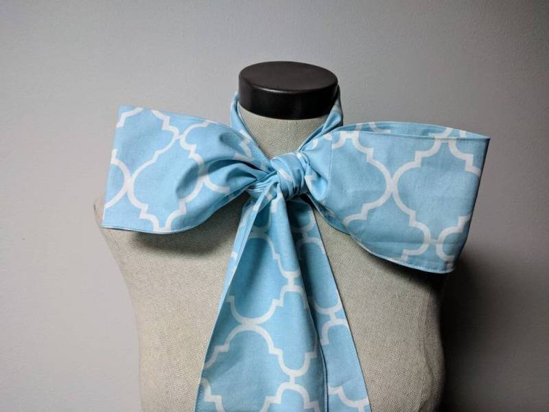 Upcycled Kleidung Mad Hatter Fliege, Alice Im Wunderland, Hellblau Und Weiß Baumwolle Druck Kostüm Accessoire, Blaue Fliege von enduredesigns