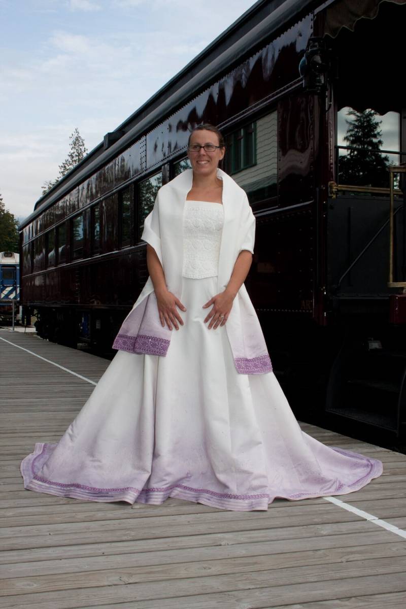 Upcycled Steampunk Kleidung, Flieder Hochzeitskleid | Handgefärbte Lila Borte Rock in Voller Länge, Korsett Und Wrap, Umweltfreundlich von enduredesigns