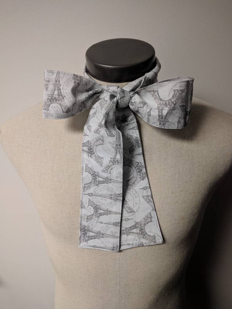 Upcycled Steampunk Kleidung, Mad Hatter Fliege, Grau Weiß Baumwolle Eiffelturm Print Alice Im Wunderland, Tim Burton von enduredesigns