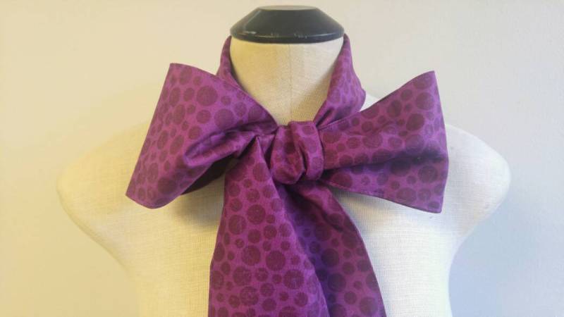 Upcycled Steampunk Kleidung, Mad Hatter Fliege, Lila Auf Dot Print Alice Im Wunderland, Tim Burton von enduredesigns