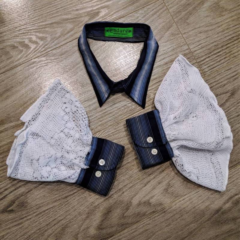 Upcycled Steampunk Kleidung - Shirt Kragen Und Manschetten, Dunkelblau Mit Weißer Öse Spitzen Borte, Mad Hatter, Alice Im Wunderland von enduredesigns