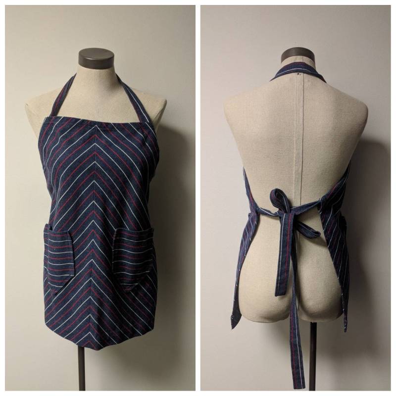 Upcycled Vintage Schürze - 1980Er Jahre Navy Blue Pin Gestreifter Druck Vollschürze, Verstellbare Krawattenriemen, Handarbeit Aus Wiedergewonnenen von enduredesigns