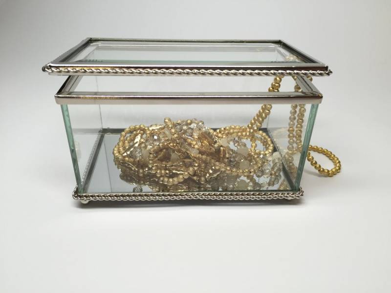 Personalisierte Rechteckige Glas Schmuckschatulle Graviert Kostenlos Für Mama Oder Schwester. Die Ist Ideal Mama Personalisierte Rechteckige Glas Schmuckschatulle Graviert Kostenlos Für Mama Oder Schwester. Die Ist Ideal Mama von engravedtouch