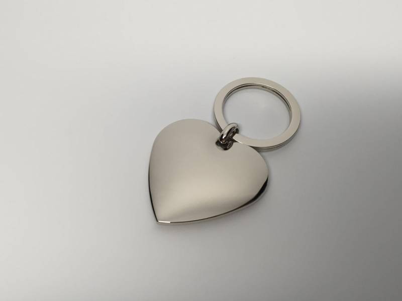 Personalisierter Silber Herz Schlüsselanhänger Hochzeitsgeschenke Mit Gravur Personalisierter Silber Herz Schlüsselanhänger Hochzeitsgeschenke Mit Gravur von engravedtouch