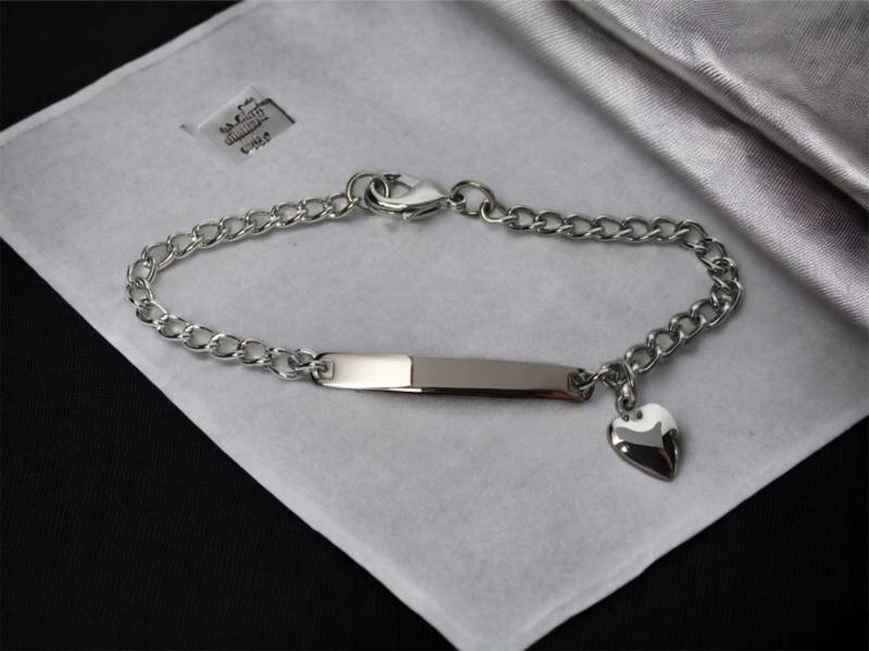 Personalisiertes Herz Charm Armband Personalisierte Silber Plattierte Kette, 18cm Personalisiertes Herz Charm Armband Personalisierte Silber Plattierte Kette, 18cm von engravedtouch
