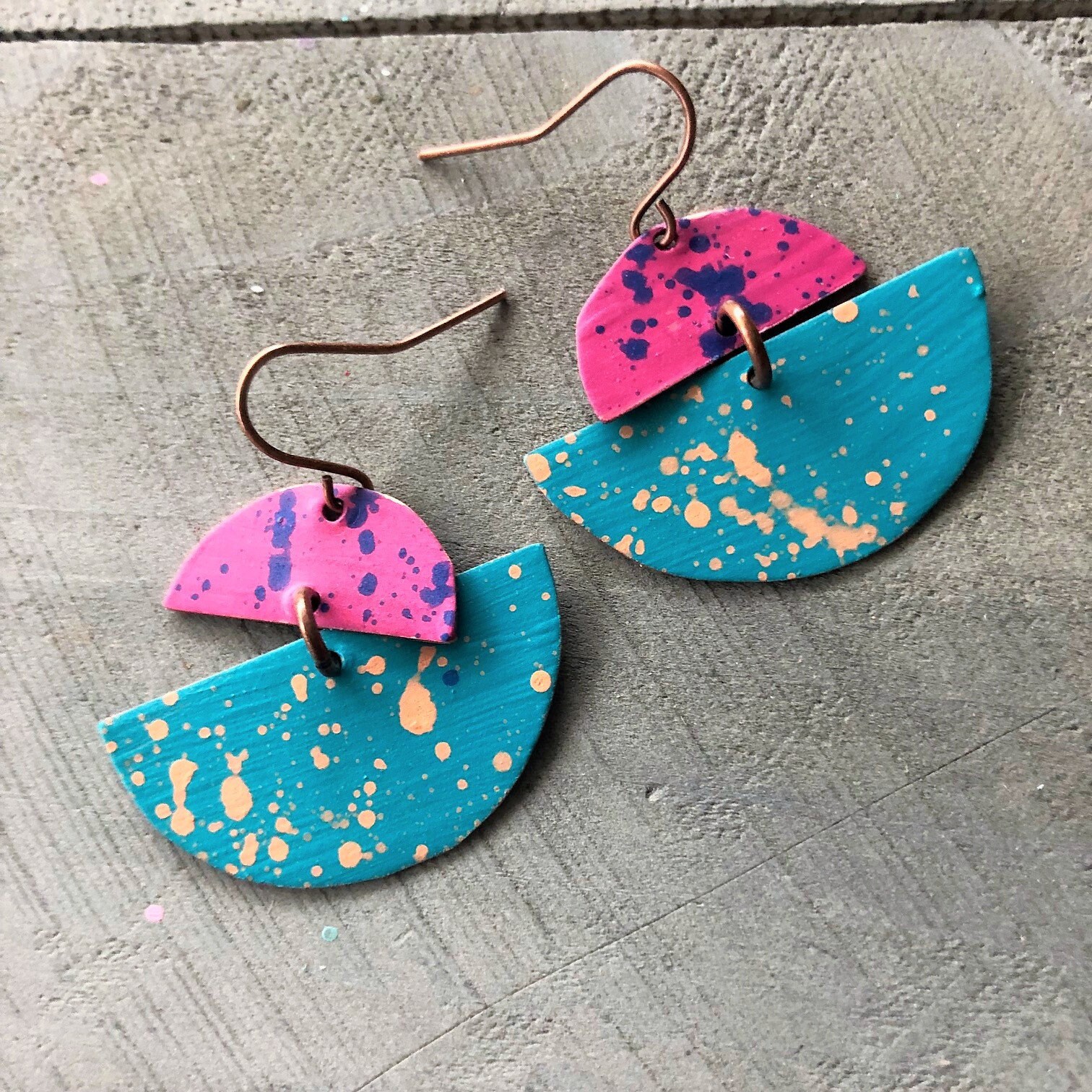Nr. 55 | Kupfer Mixed Media Handbemalte Chandelier Ohrringe von enikajewelry