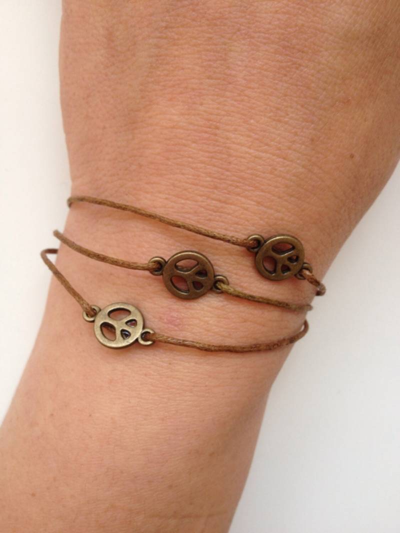 Peace Zeichen Armband 62 - Freundschaft Bronze Charm Gewachstes Baumwollarmband Geschenk Verstellbar Aktuell Damenmode Einzigartig Innovative von enjoywelrydesign