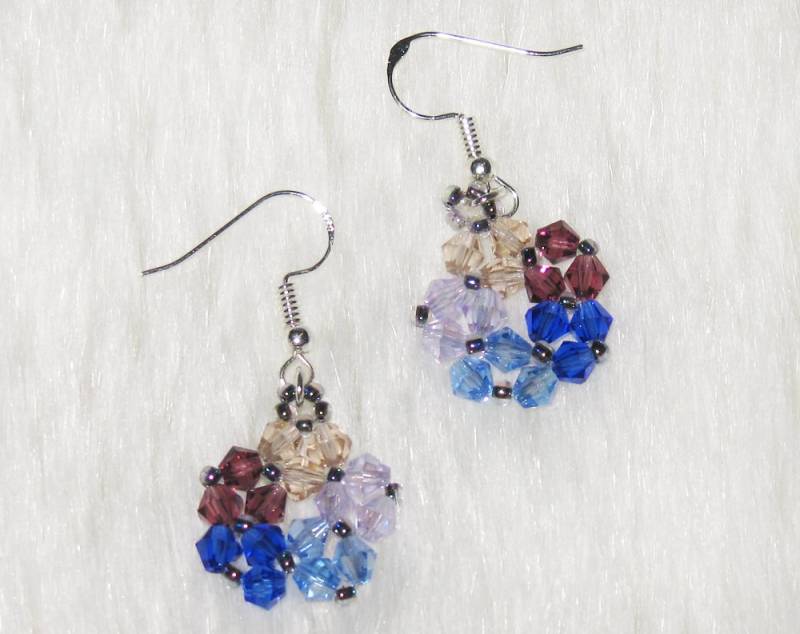 Fünffarbige Bicone Kristall Ohrringe Fünffarbige Bicone Kristall Ohrringe von enlora