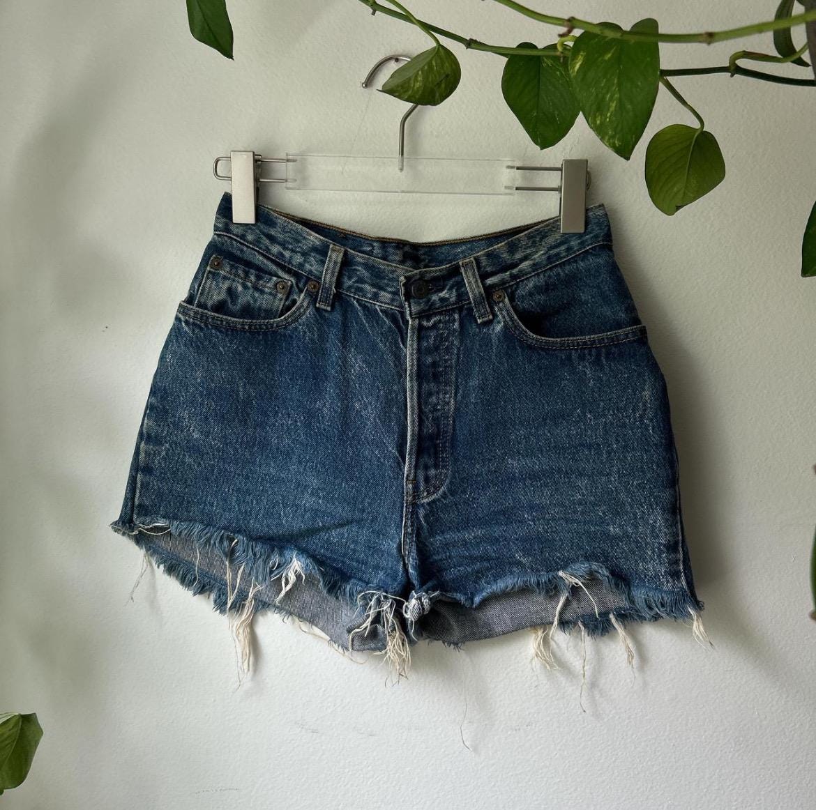 Vintage Levi's Abgeschnittene Shorts - Größe M von enterportale