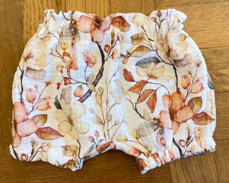 Einzelstück, Baby Bloomer Gr. 62, Sommerhose, Musselinhose, Design Herbstblüte Einzelstück, Baby Bloomer Gr. 62, Sommerhose, Musselinhose, Design Herbstblüte von entzueckend
