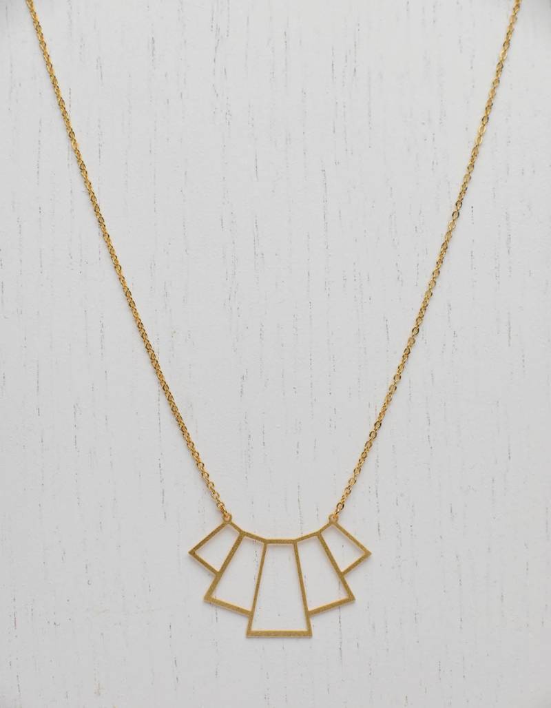 18Kt Gold-Plated Art Deco Halskette Minimal Empfindlich Laserschnitt Goldenes Bad Geometrisch Zeitgenössisch Mini-Halskette 18Kt Gold-Plated Art Deco Halskette Minimal Empfindlich Laserschnitt Goldenes Bad Geometrisch Zeitgenössisch Mini-Halskette von ephemereshop