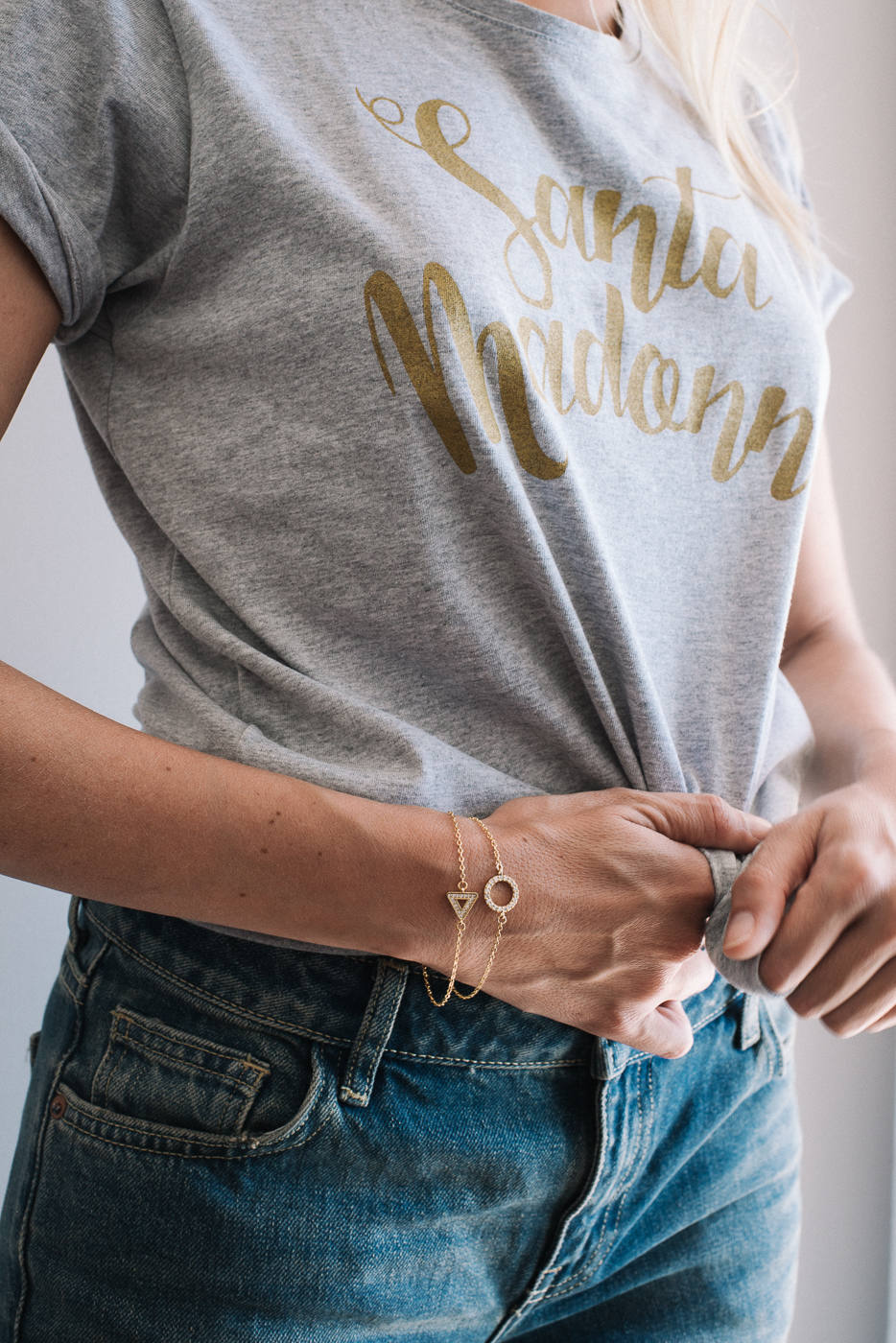 Mini-Dreieck-Armband Aus Kristallen, in Gold Von 24Kt Getaucht Steine Minimal Zarte Trend Mini Necklace Elegante Mini-Dreieck-Armband Aus Kristallen, in Gold Von 24Kt Getaucht Steine Minimal Zarte Trend Mini Necklace Elegante von ephemereshop