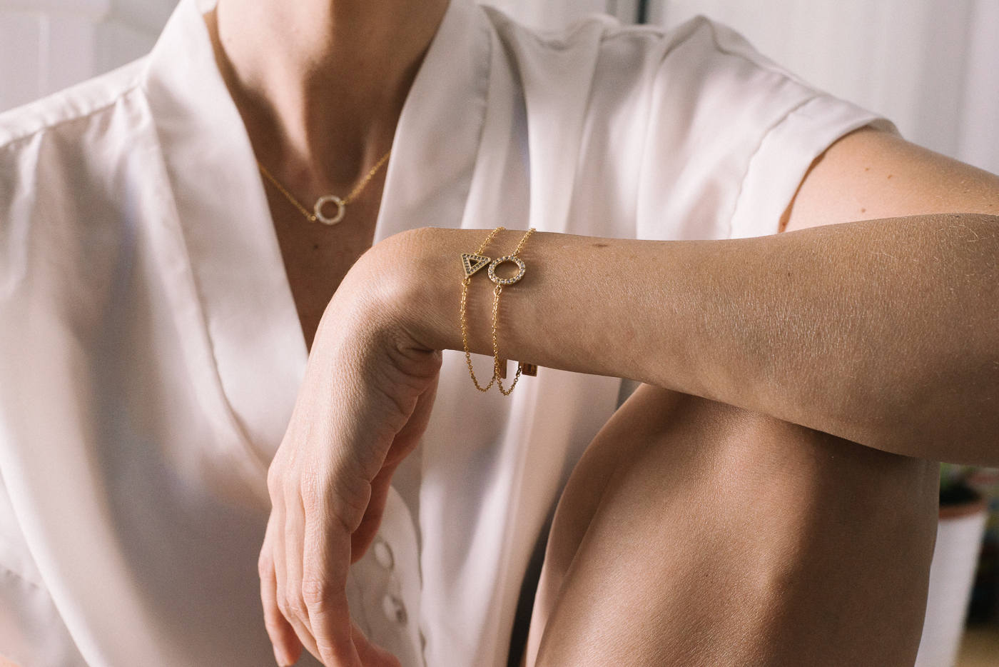 Pavé Kristall Ring Armband, Vergoldet in 24Kt Gold Zirconia Minimal Zarte S/He/Sie Ist Ein Trend Mini-Halskette Elegante? Pavé Kristall Ring Armband, Vergoldet in 24Kt Gold Zirconia Minimal Zarte S/He/Sie Ist Ein Trend Mini-Halskette Elegante? von ephemereshop