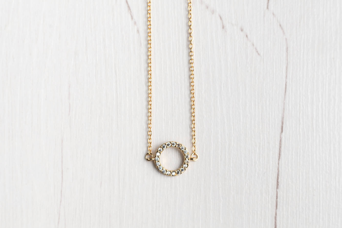 Pavé Kristall Ring Halskette, Vergoldet in 24Kt Gold Zirconia Minimal Zarte S/He/Sie Ist Ein Trend Mini-Halskette Elegante? Pavé Kristall Ring Halskette, Vergoldet in 24Kt Gold Zirconia Minimal Zarte S/He/Sie Ist Ein Trend Mini-Halskette Elegante? von ephemereshop
