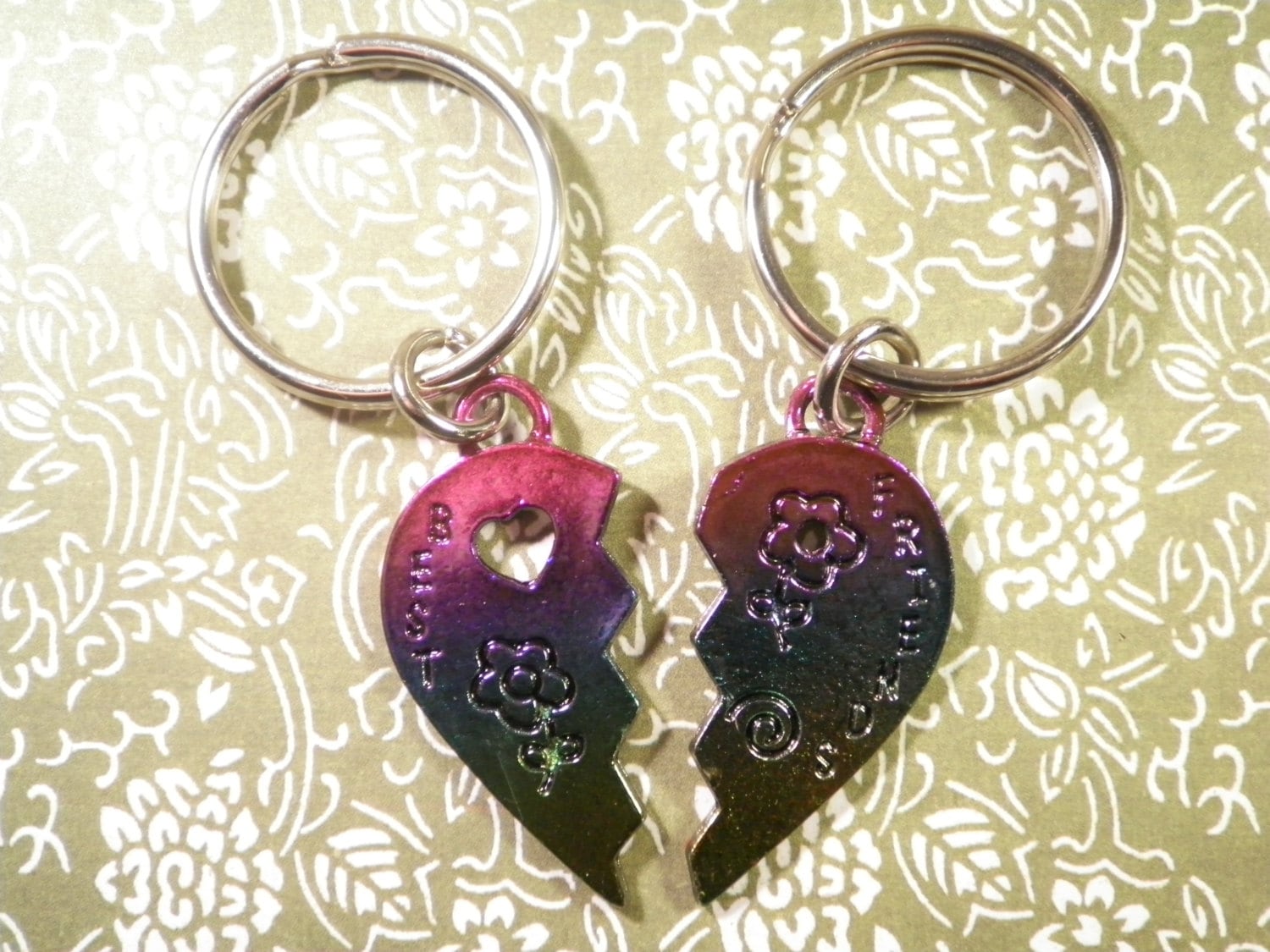 1 Emaillierte Best Friends Herz Schlüsselanhänger 1 Emaillierte Best Friends Herz Schlüsselanhänger von epicvintagejewelry