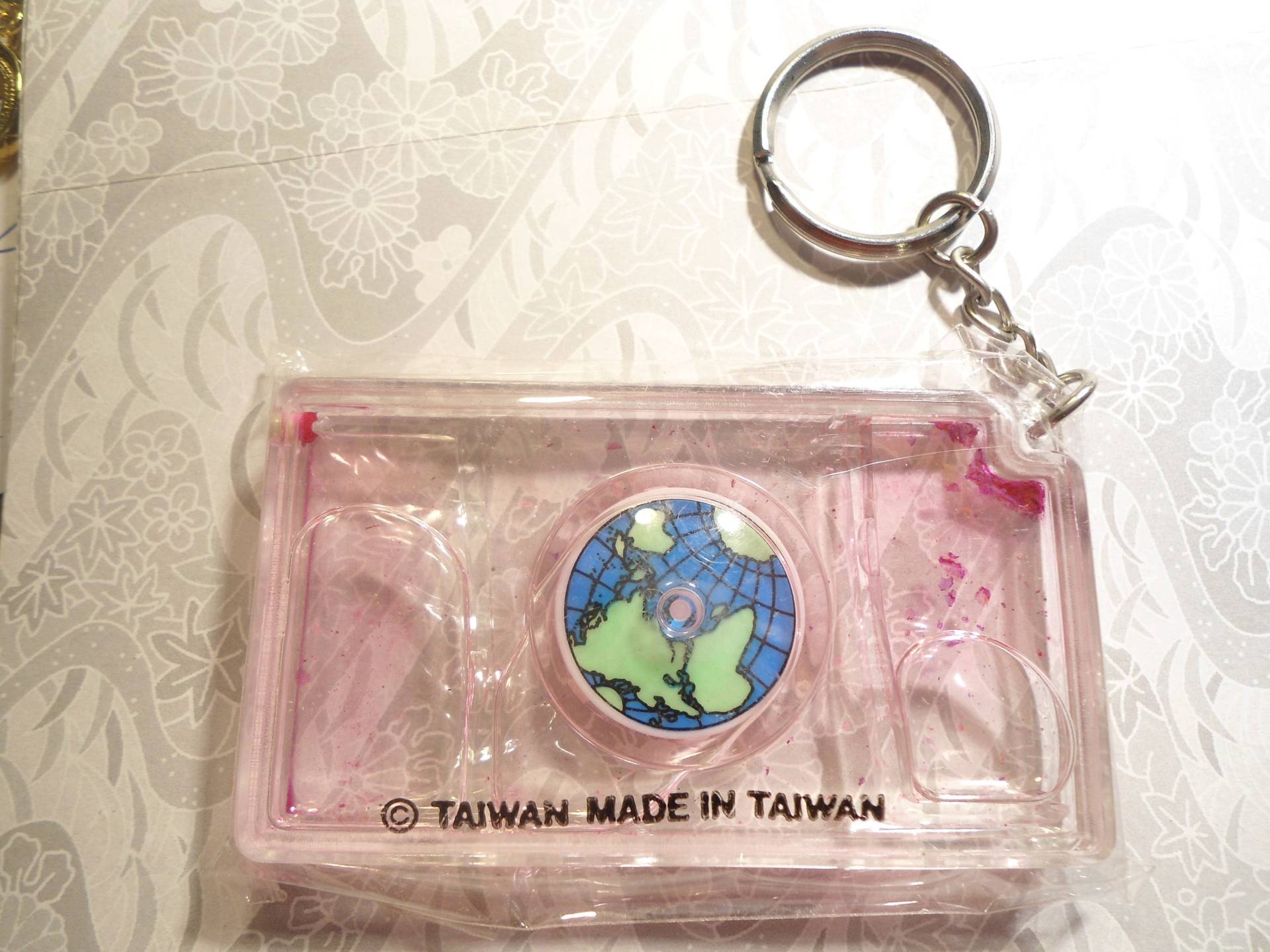 1 Kunststoff Spinnen Welt in Wasser Schlüsselanhänger 1 Kunststoff Spinnen Welt in Wasser Schlüsselanhänger von epicvintagejewelry