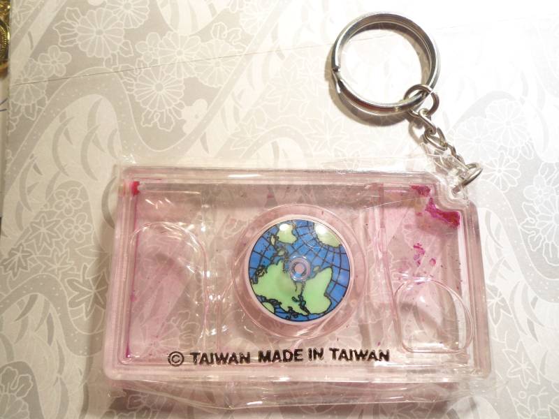 1 Kunststoff Spinnen Welt in Wasser Schlüsselanhänger 1 Kunststoff Spinnen Welt in Wasser Schlüsselanhänger von epicvintagejewelry