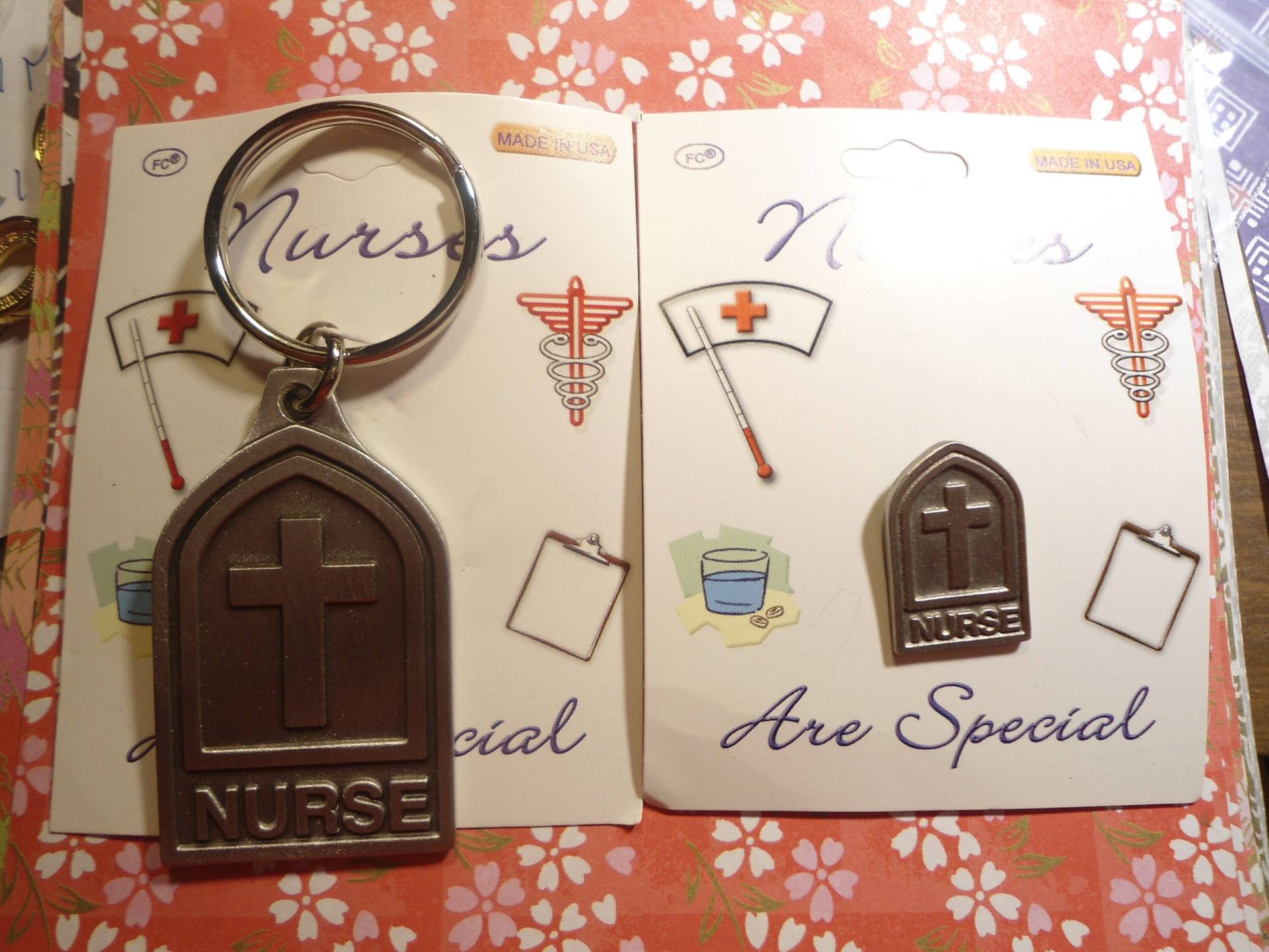1 Satz Von Krankenschwestern Sind Spezielle Schlüsselring Und Anstecknadel 1 Satz Von Krankenschwestern Sind Spezielle Schlüsselring Und Anstecknadel von epicvintagejewelry