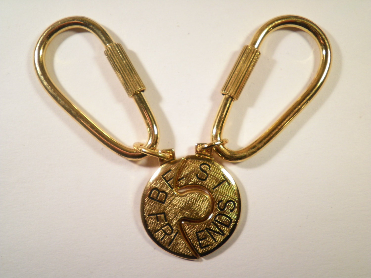 1 Set Mit Vergoldeten Beste Freunde Schlüsselanhänger 1 Set Mit Vergoldeten Beste Freunde Schlüsselanhänger von epicvintagejewelry