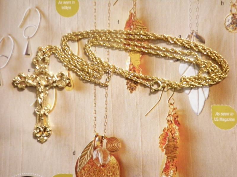 1 Vergoldet Kruzifix An Einer Vergoldeten Kette 24 " von epicvintagejewelry