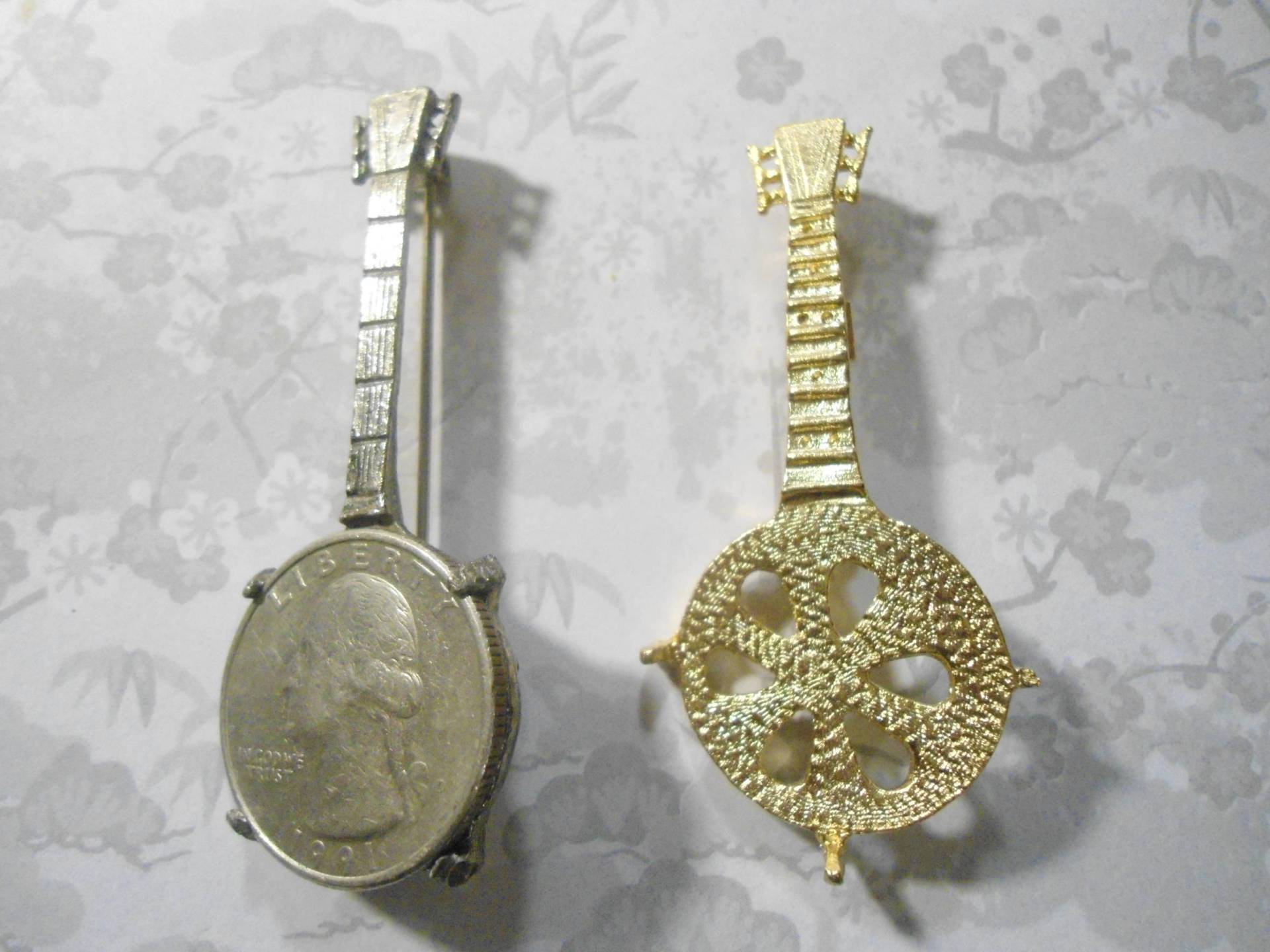 1 Vergoldet Und Versilbert Viertel Halter Banjo Pins von epicvintagejewelry