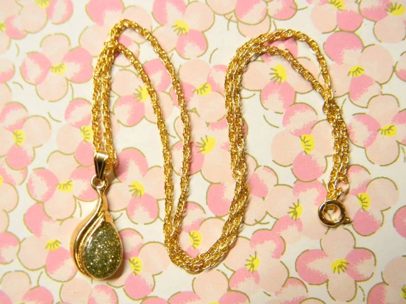 "1 Vergoldete 18 "Diamantstaub-Anhänger-Halskette von epicvintagejewelry