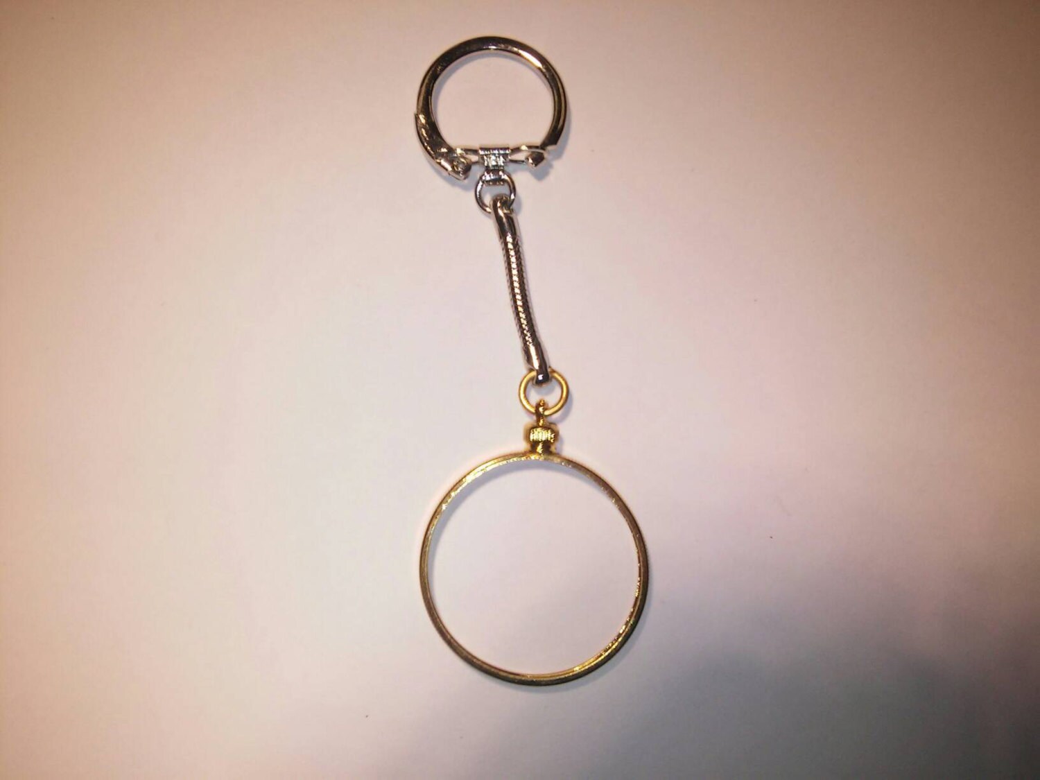 1 Versilberter 35 Mm Münzhalter Schlüsselanhänger Mit Vergoldeter Lünette 1 Versilberter 35 Mm Münzhalter Schlüsselanhänger Mit Vergoldeter Lünette von epicvintagejewelry