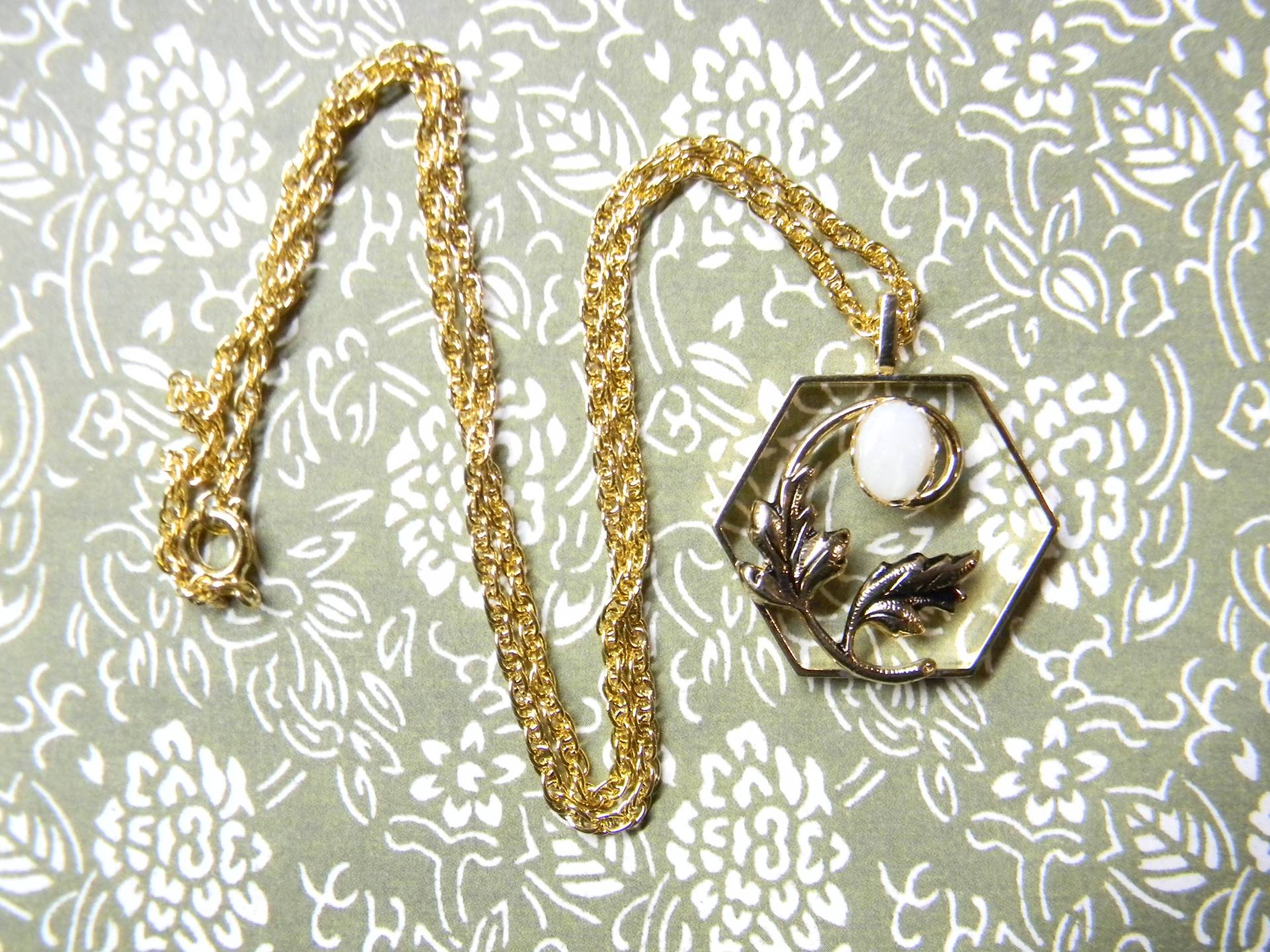 1 Vg Blumenanhänger Mit 8x6mm Echten Opal Auf 18" Kette 1 Vg Blumenanhänger Mit 8x6mm Echten Opal Auf 18" Kette von epicvintagejewelry