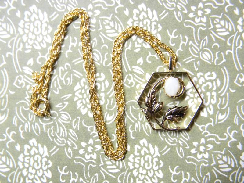 1 Vg Blumenanhänger Mit 8x6mm Echten Opal Auf 18" Kette 1 Vg Blumenanhänger Mit 8x6mm Echten Opal Auf 18" Kette von epicvintagejewelry