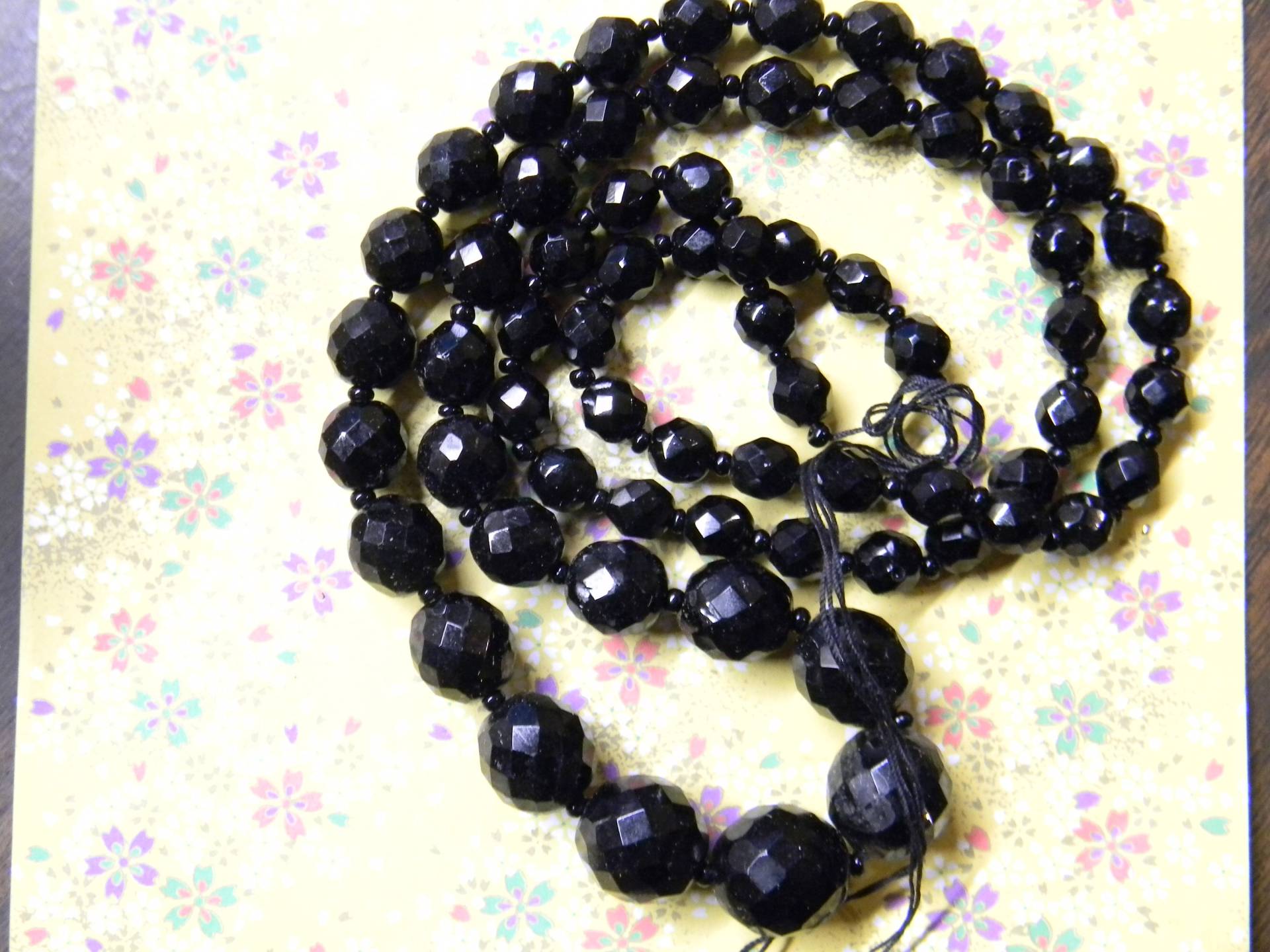 1 Vintage Glas 30" Abgestuft Set Von Jet Schwarz Perlen Auf String 1 Vintage Glas 30" Abgestuft Set Von Jet Schwarz Perlen Auf String von epicvintagejewelry