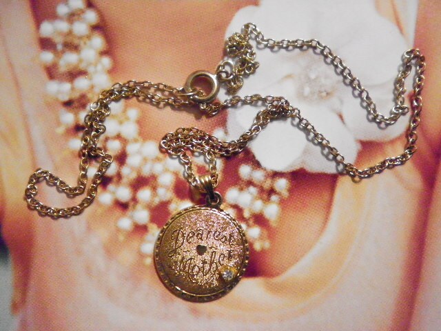 1 Vintage Vergoldet 20mm Liebste Mutter Anhänger Mit Strass in 18 "Kette von epicvintagejewelry