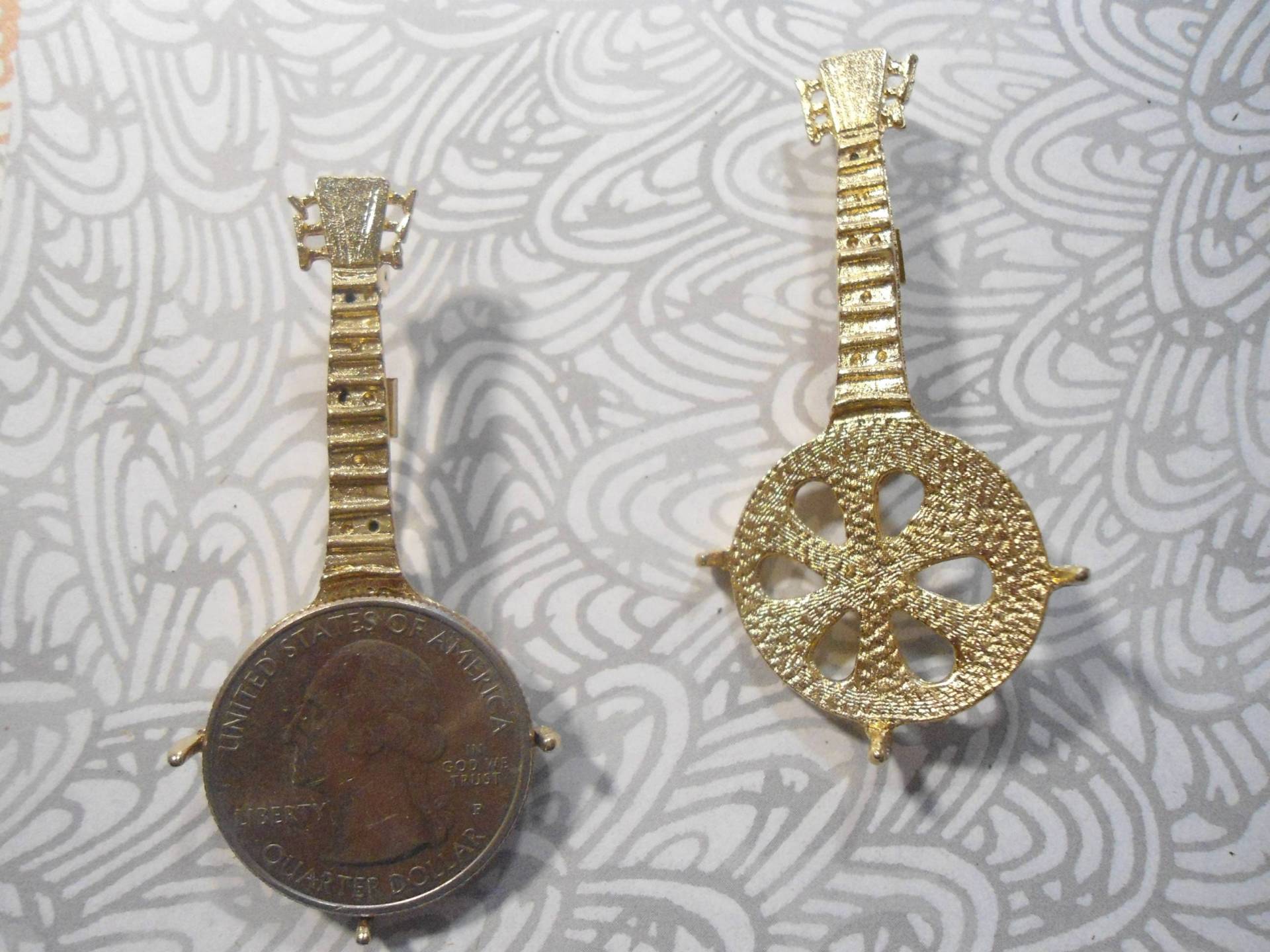 1 Vintage Vergoldete Quarter Halter Banjo Pin 1 Vintage Vergoldete Quarter Halter Banjo Pin von epicvintagejewelry