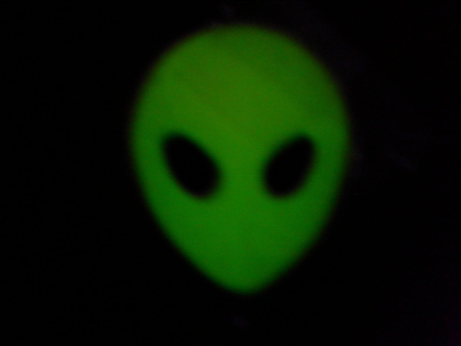 1 Vintage Versilbert Glow in Der Dunklen Alien Kopf Schlüsselanhänger von epicvintagejewelry